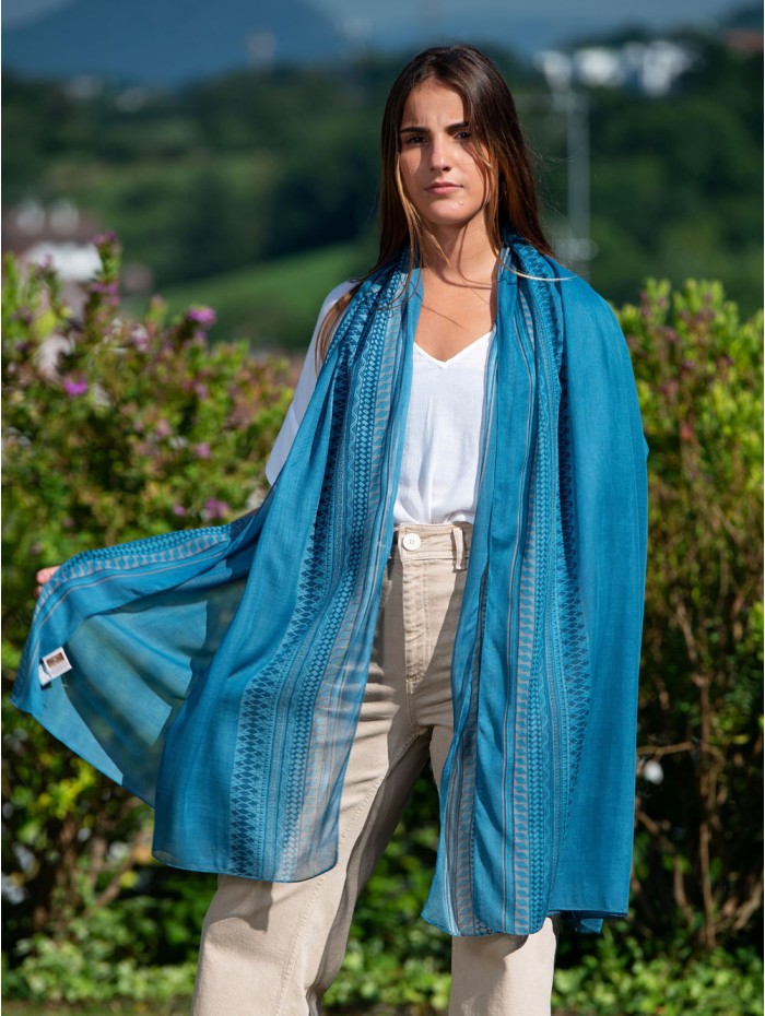 Modal shawl AMD33C