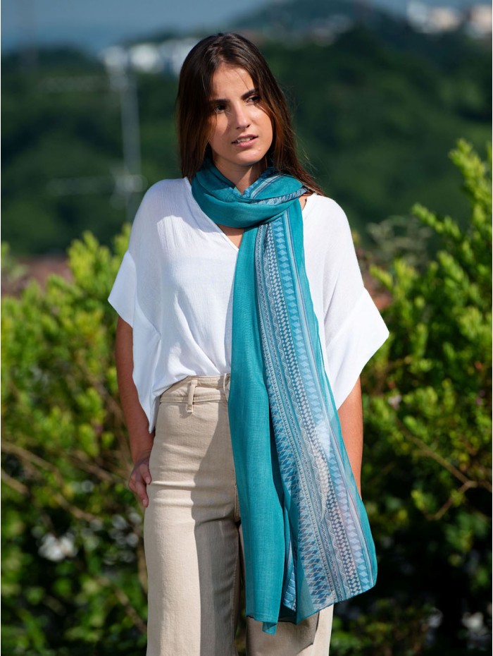Modal shawl AMD33C
