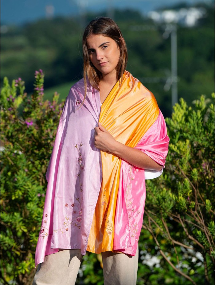 Foulard brodé PETAC1